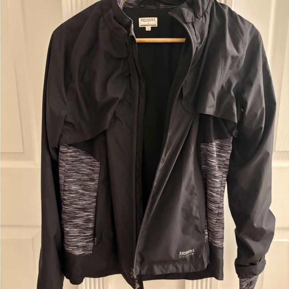 Running Room Women’s Running Jacket Converts to a Vest